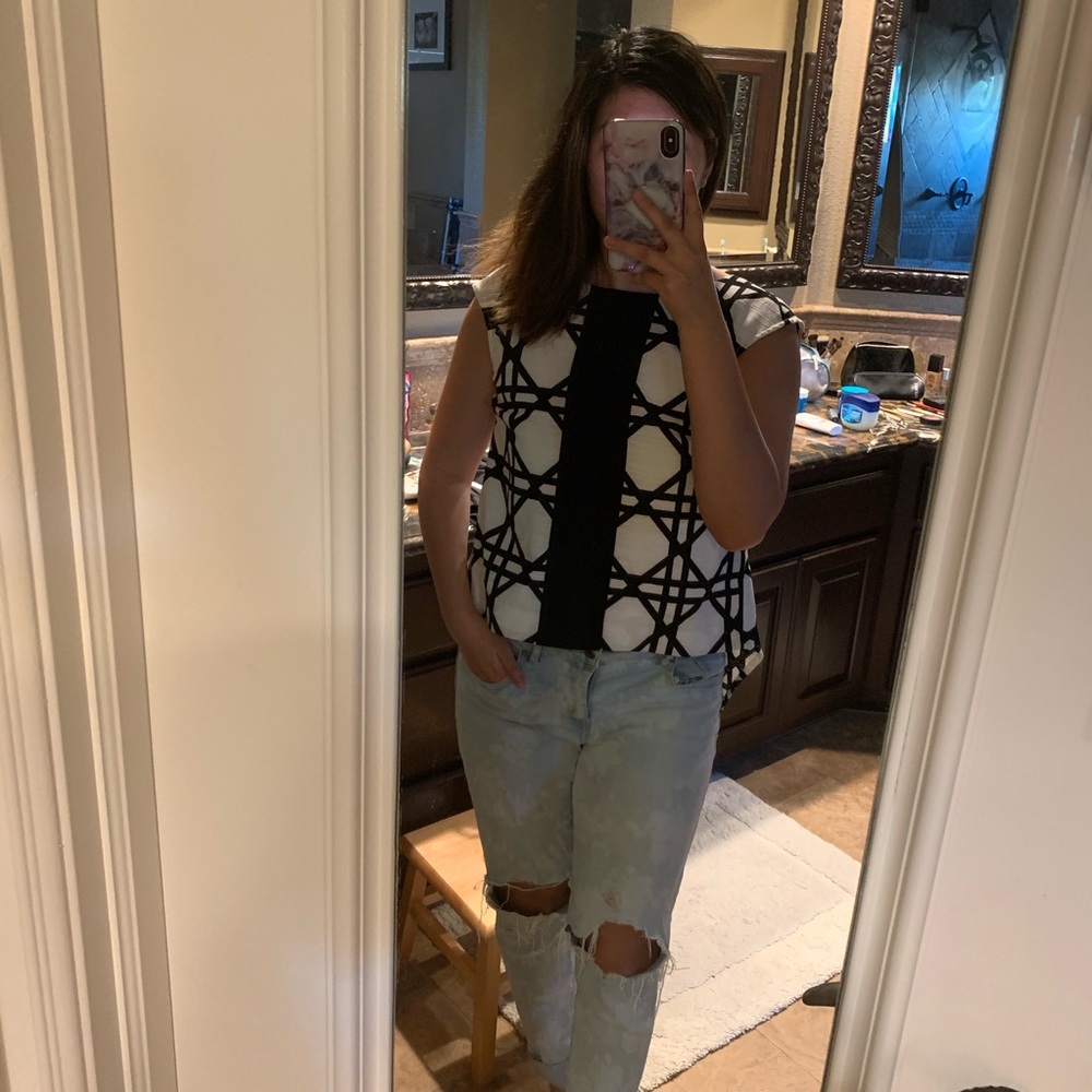 🆕 Low-High Minimalistic Patterned Top - Picture 4 of 6